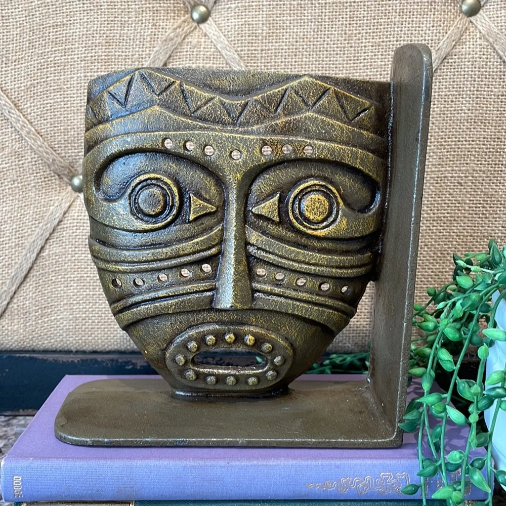 Mask bookend